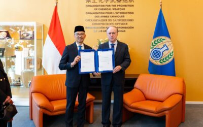 Penyerahan Surat Kredensial Duta Besar L. Amrih Jinangkung kepada Direktur Jenderal OPCW